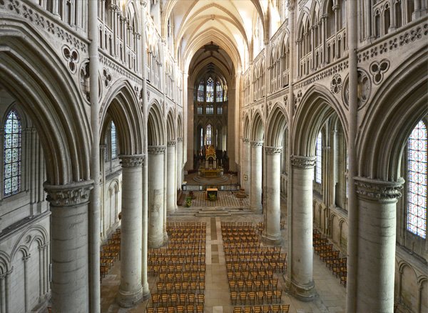 Stalles sculptées de la Cathédrale de Sées, détails architecturaux activités près gite normandie