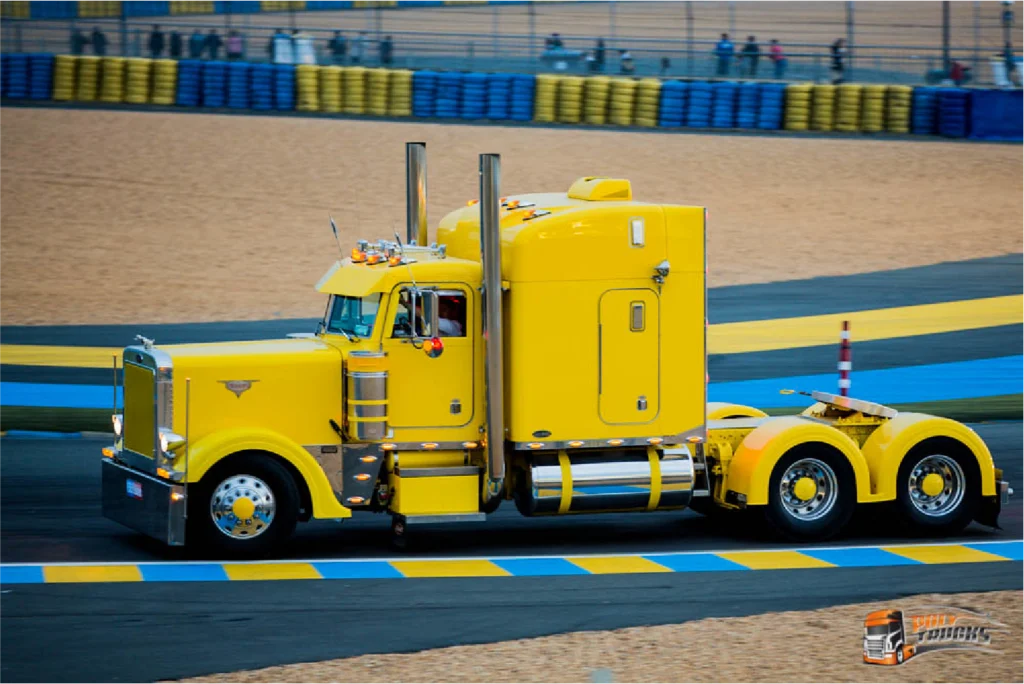 Camion jaune personnalisé exposé au village tuning des 24h du Mans Camion 2025