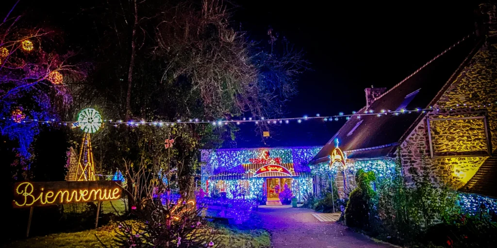 Scènes d’antan et illuminations de Noël à Céaucé, village illuminé dans l’Orne.