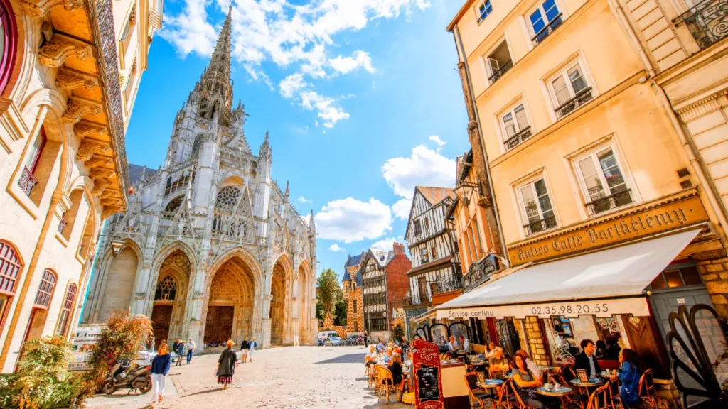 Vue de Rouen, ville hôte du Feno 2025 en Normandie.