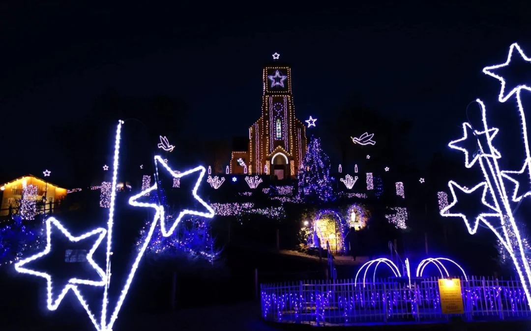 Village Illuminé dans l&rsquo;Orne : La Magie de Noël en Normandie