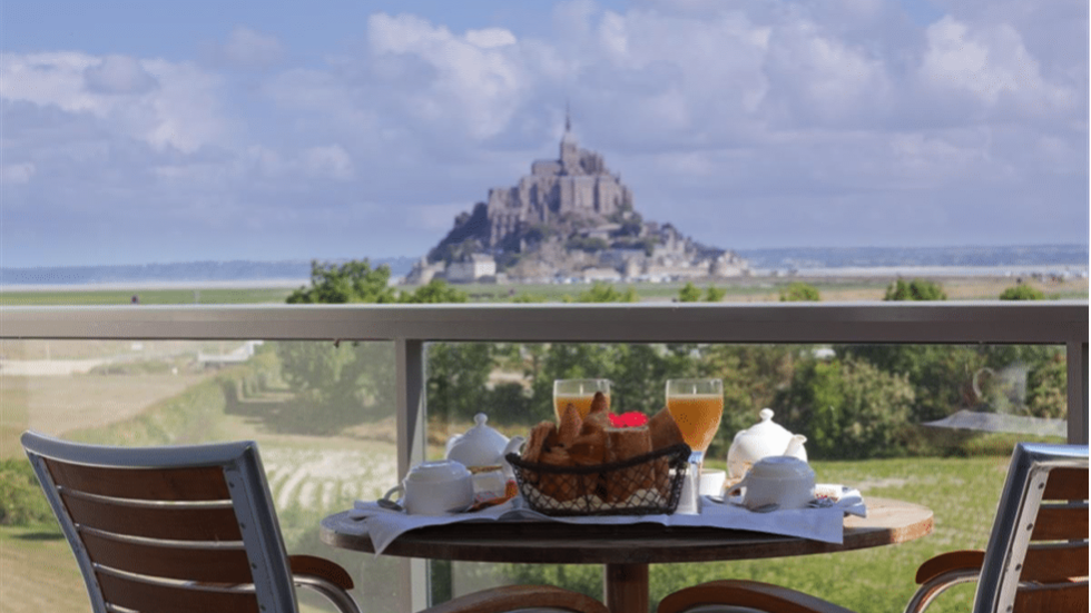 terrasse brunch vue mont saint michel avant nocturne