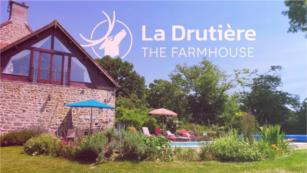Gîte La Drutière à Carrouges proche du festival orne hébergement avec piscine et jardin